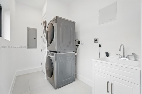 Villa ou maison à vendre à North Miami, Floride: 4 chambres, 298.77 m2 № 1974058 - photo 24