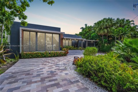 Villa ou maison à vendre à North Miami, Floride: 4 chambres, 298.77 m2 № 1974058 - photo 1