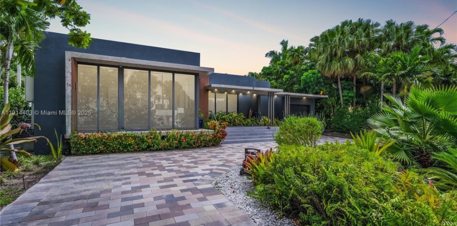 Villa ou maison à North Miami, Floride 4 chambres, 298.77 m2 № 1974058