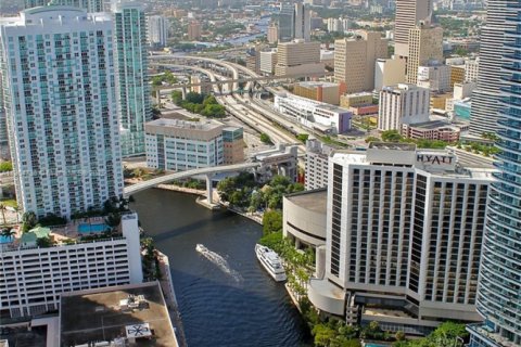 Condominio en alquiler en Miami, Florida, 1 dormitorio, 87.98 m2 № 1956794 - foto 9