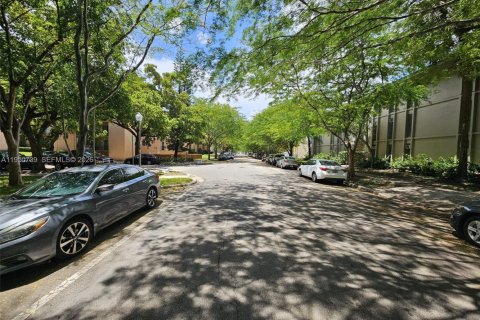 Купить кондоминиум в Корал-Гейблс, Флорида 2 спальни, 93.74м2, № 2007494 - фото 3