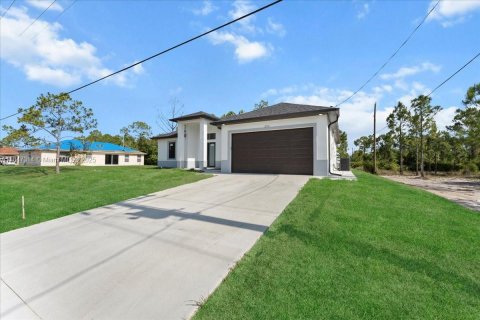 House in Lehigh Acres, Florida 4 bedrooms № 1848325 - photo 4