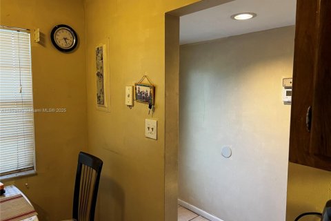 Condominio en venta en Lauderdale Lakes, Florida, 2 dormitorios № 1957699 - foto 9