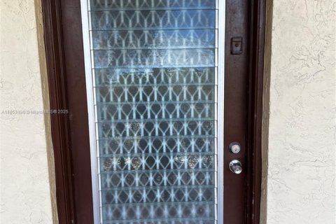 Condominio en venta en Lauderdale Lakes, Florida, 2 dormitorios № 1957699 - foto 1