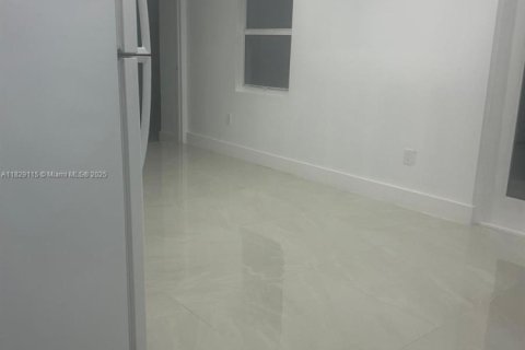 House in Miami, Florida 6 bedrooms, 156.63 sq.m. № 1800783 - photo 30