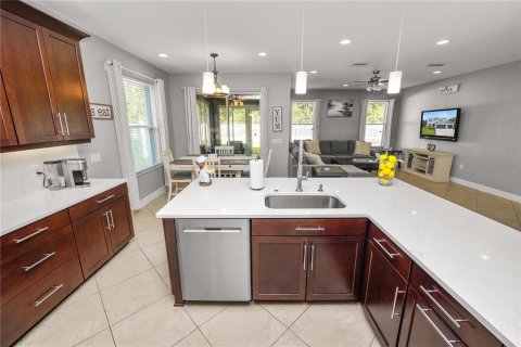 House in Wesley Chapel, Florida 4 bedrooms, 302.58 sq.m. № 1718666 - photo 24