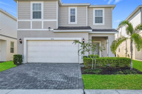 House in Davenport, Florida 7 bedrooms, 311.59 sq.m. № 2106330