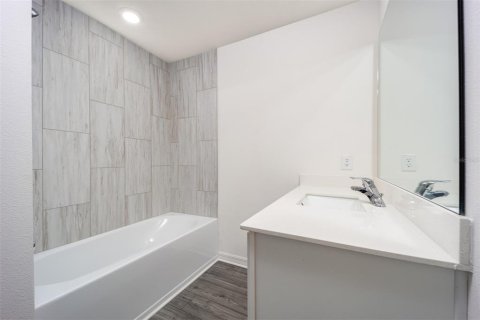 Townhouse in Dundee, Florida 3 bedrooms, 168.8 sq.m. № 1903742 - photo 18