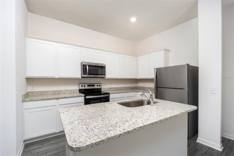 Townhouse in Dundee, Florida 3 bedrooms, 168.8 sq.m. № 1903742 - photo 5