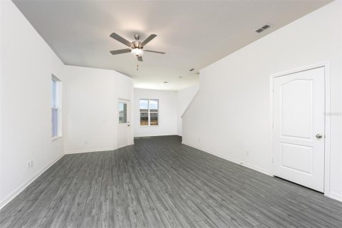 Townhouse in Dundee, Florida 3 bedrooms, 168.8 sq.m. № 1903742 - photo 8