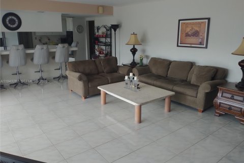 Casa en venta en North Miami Beach, Florida, 4 dormitorios, 224.73 m2 № 2003421 - foto 24