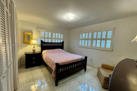 Casa en venta en North Miami Beach, Florida, 4 dormitorios, 224.73 m2 № 2003421 - foto 21