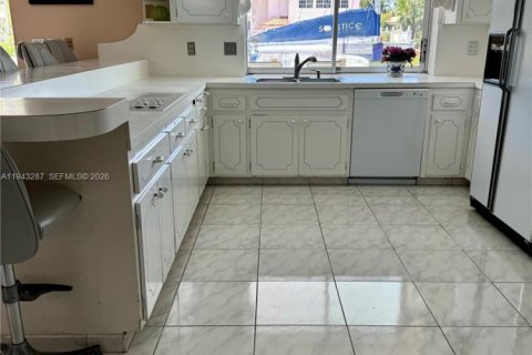 Casa en venta en North Miami Beach, Florida, 4 dormitorios, 224.73 m2 № 2003421 - foto 6