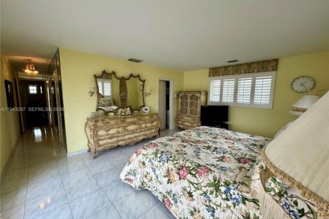 Casa en venta en North Miami Beach, Florida, 4 dormitorios, 224.73 m2 № 2003421 - foto 15