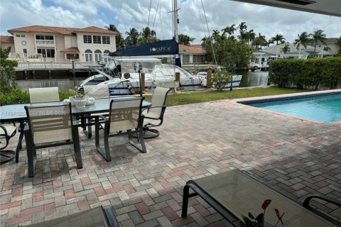 Casa en venta en North Miami Beach, Florida, 4 dormitorios, 224.73 m2 № 2003421 - foto 14