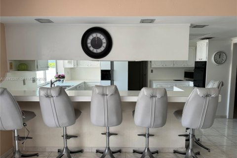 Casa en venta en North Miami Beach, Florida, 4 dormitorios, 224.73 m2 № 2003421 - foto 5