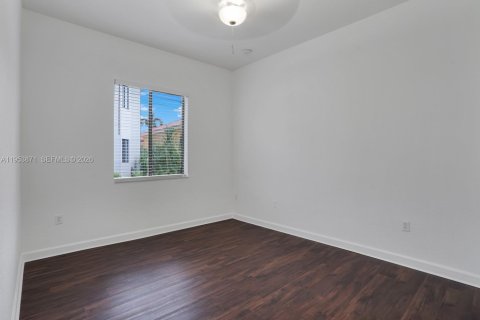 Снять в аренду виллу или дом в Катлер-Бей, Флорида 4 спальни, 291.34м2, № 2008222 - фото 20