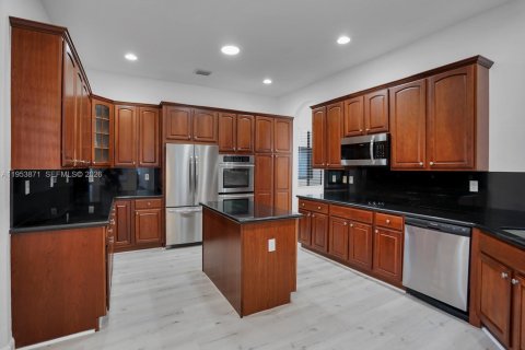 Снять в аренду виллу или дом в Катлер-Бей, Флорида 4 спальни, 291.34м2, № 2008222 - фото 10