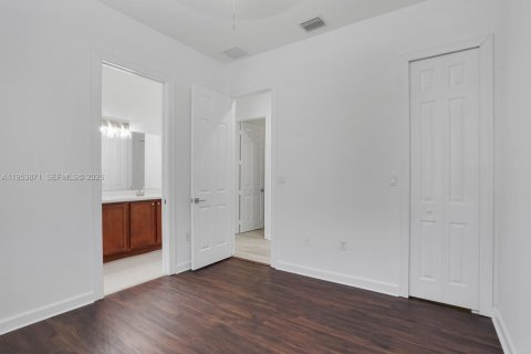 Снять в аренду виллу или дом в Катлер-Бей, Флорида 4 спальни, 291.34м2, № 2008222 - фото 19