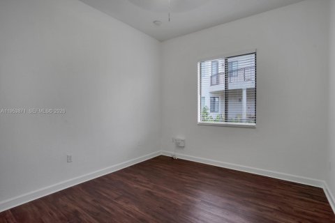 Снять в аренду виллу или дом в Катлер-Бей, Флорида 4 спальни, 291.34м2, № 2008222 - фото 17