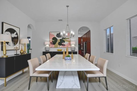 Снять в аренду виллу или дом в Катлер-Бей, Флорида 4 спальни, 291.34м2, № 2008222 - фото 7