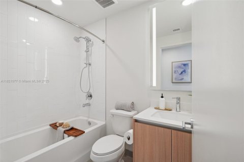 Apartment in Miami, Florida 1 bedroom, 66.52 sq.m. № 1781981 - photo 25