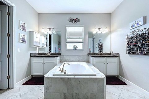 Casa en venta en Wesley Chapel, Florida, 5 dormitorios, 363.25 m2 № 1793413 - foto 10