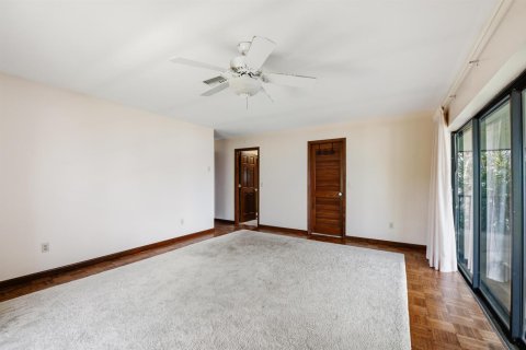 House in Stuart, Florida 4 bedrooms, 202.9 sq.m. № 2188782 - photo 16