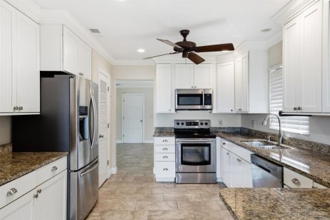 House in Stuart, Florida 4 bedrooms, 202.9 sq.m. № 2188782 - photo 11