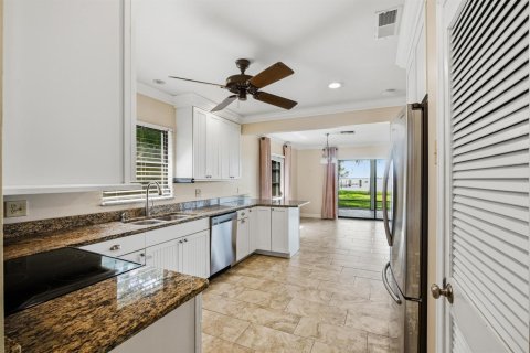 House in Stuart, Florida 4 bedrooms, 202.9 sq.m. № 2188782 - photo 12