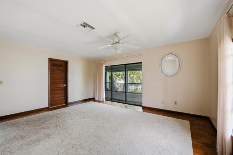 House in Stuart, Florida 4 bedrooms, 202.9 sq.m. № 2188782 - photo 15