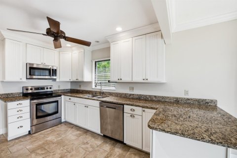 House in Stuart, Florida 4 bedrooms, 202.9 sq.m. № 2188782 - photo 13