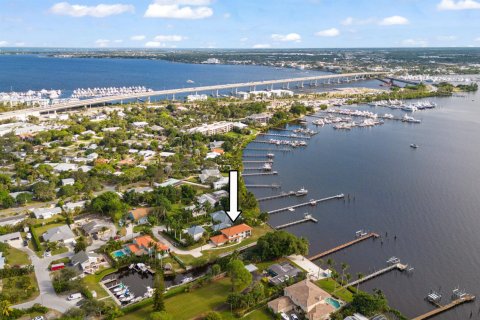 House in Stuart, Florida 4 bedrooms, 202.9 sq.m. № 2188782 - photo 5