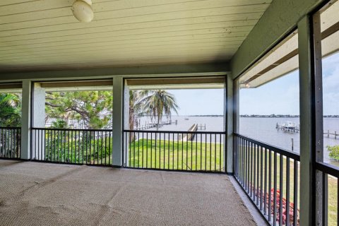 House in Stuart, Florida 4 bedrooms, 202.9 sq.m. № 2188782 - photo 22