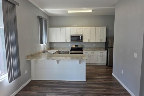 Propiedad comercial en venta en Winter Haven, Florida, 28 dormitorios, 1487.55 m2 № 2280679 - foto 9