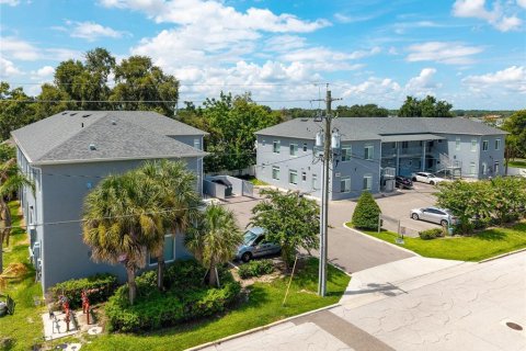 Propiedad comercial en venta en Winter Haven, Florida, 28 dormitorios, 1487.55 m2 № 2280679 - foto 5