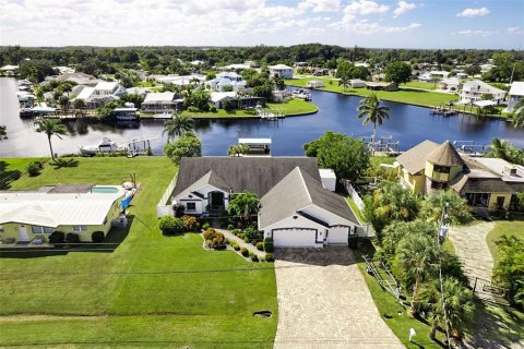 Casa en Fort Myers, Florida 3 dormitorios, 212.28 m2 № 2430488