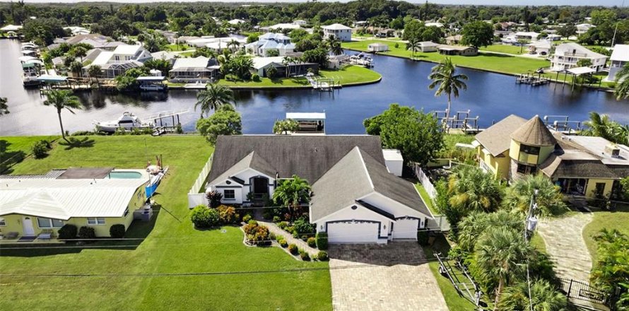 Casa en Fort Myers, Florida 3 dormitorios, 212.28 m2 № 2430488