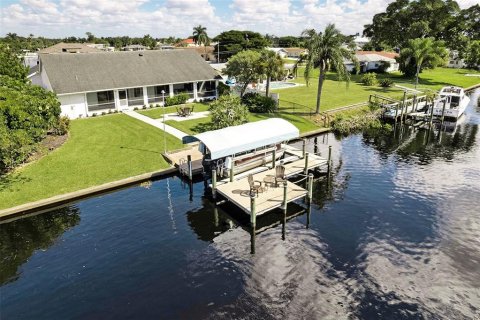 Casa en venta en Fort Myers, Florida, 3 dormitorios, 212.28 m2 № 2430488 - foto 3