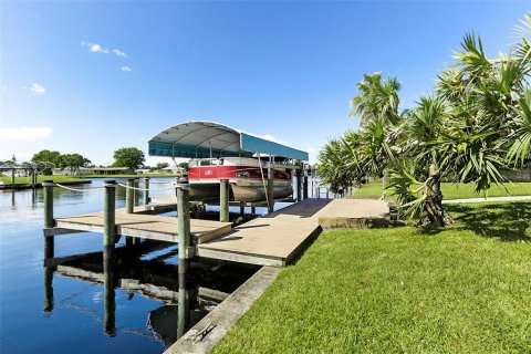 Casa en venta en Fort Myers, Florida, 3 dormitorios, 212.28 m2 № 2430488 - foto 4