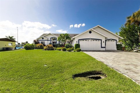 Casa en venta en Fort Myers, Florida, 3 dormitorios, 212.28 m2 № 2430488 - foto 6