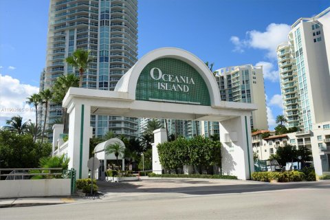 Condo in Sunny Isles Beach, Florida, 2 bedrooms  № 2081794
