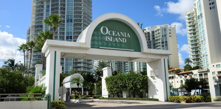 Condo in Sunny Isles Beach, Florida, 2 bedrooms  № 2081794
