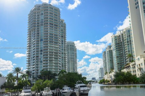 Condo in Sunny Isles Beach, Florida, 2 bedrooms  № 2081794 - photo 2