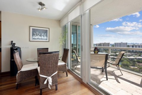 Condo in Sunny Isles Beach, Florida, 2 bedrooms  № 2081794 - photo 23