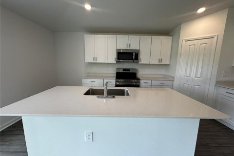 House in Ocala, Florida 3 bedrooms, 171.22 sq.m. № 2403720 - photo 5