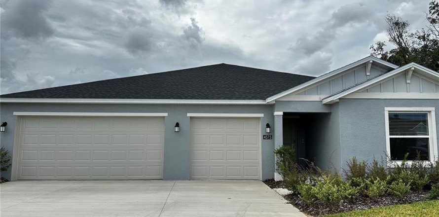 House in Ocala, Florida 3 bedrooms, 171.22 sq.m. № 2403720