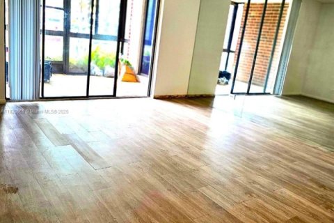 Condominio en venta en Lauderhill, Florida, 2 dormitorios, 106.84 m2 № 2034622 - foto 3