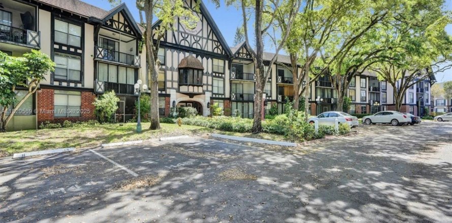 Condominio en Lauderhill, Florida, 2 dormitorios  № 2034622