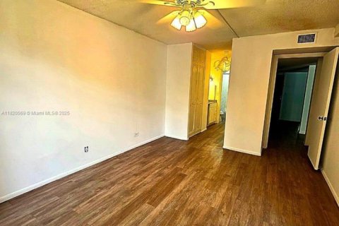 Condominio en venta en Lauderhill, Florida, 2 dormitorios, 106.84 m2 № 2034622 - foto 15